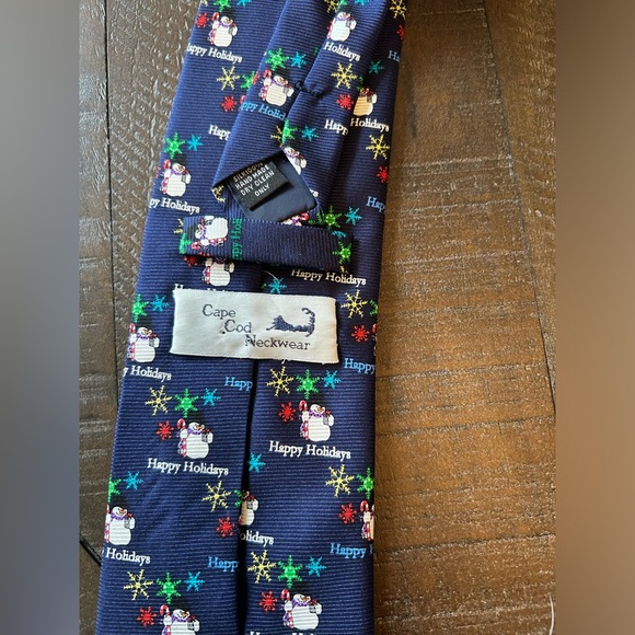 Happy Holiday Snowmen Tie - Picture 4 of 4